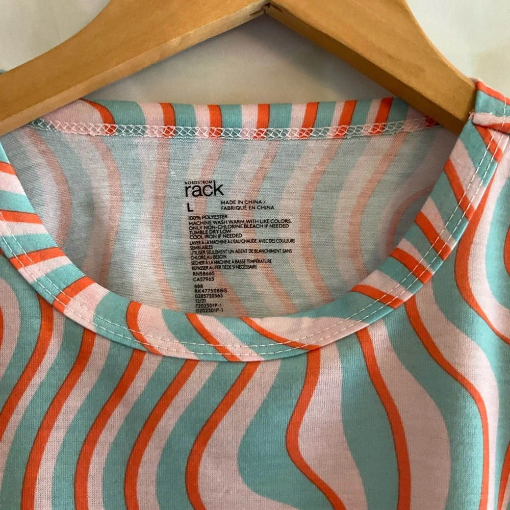 Nordstrom Rack Cropped T-Shirt - Picture 2 of 5